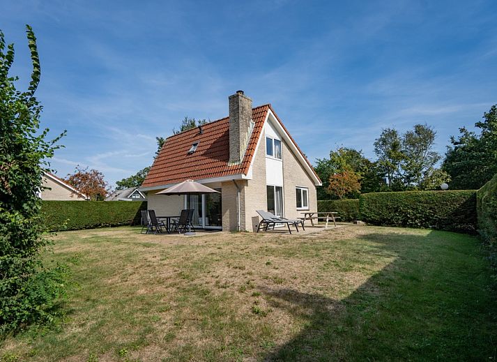 Exterior of Holiday Home 't Hoogelandt 136A in De Dennen, Texel with spacious garden and terrace.