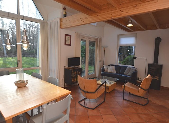 Ferienhaus Monnikenweg 11 in De Dennen, Texel mit grossem Garten und gruener Umgebung.