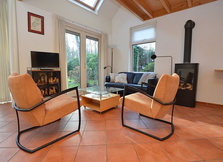 Ferienhaus Monnikenweg 11 in De Dennen, Texel mit grossem Garten und gruener Umgebung.