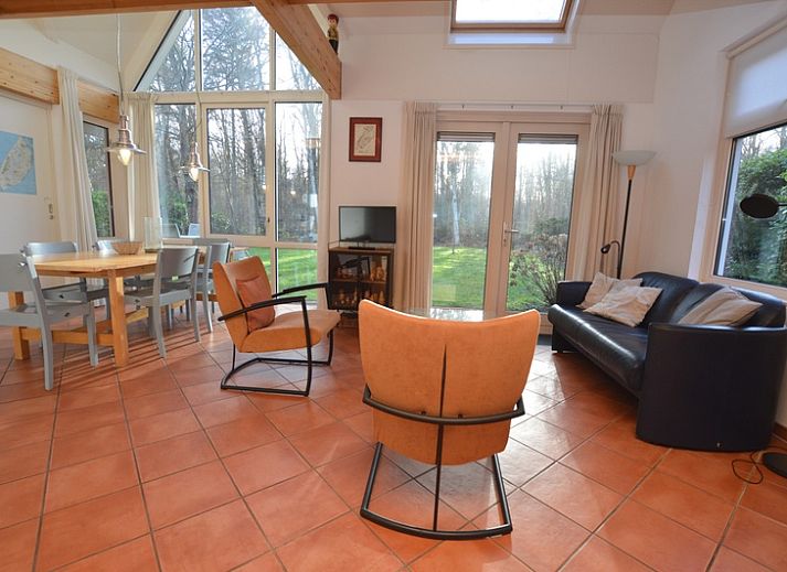 Ferienhaus Monnikenweg 11 in De Dennen, Texel mit grossem Garten und gruener Umgebung.