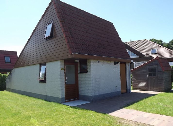 Moderne Kueche im Ferienhaus Gortersmient 234, De Dennen, Texel, Waddeninseln.