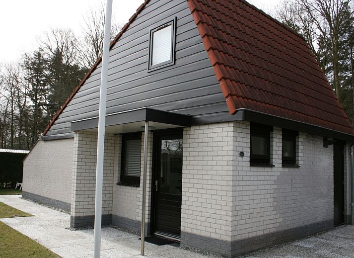 Vakantiehuis Gortersmient 354 in De Dennen, Texel met charmante entree en moderne architectuur.