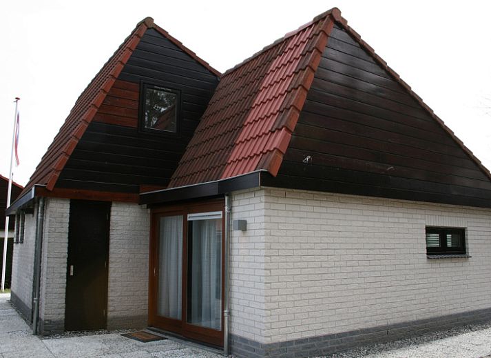 Vakantiehuis Gortersmient 354 in De Dennen, Texel met charmante entree en moderne architectuur.