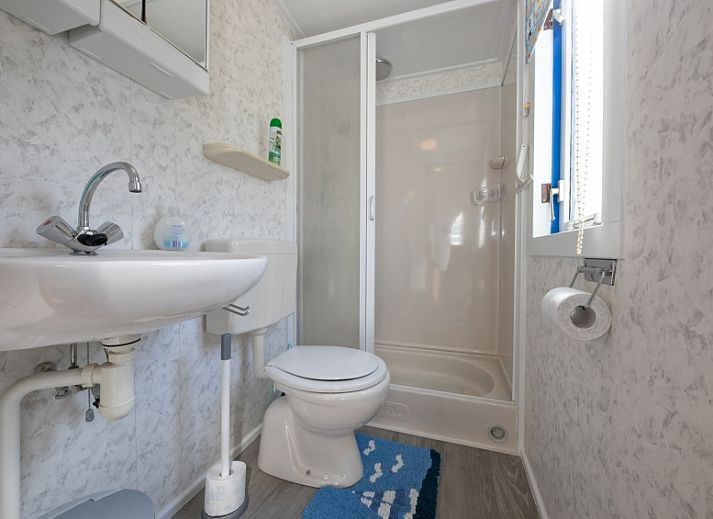 Gemuetliche Terrasse am Vakantiepark de Bremakker Weideveld 61, Texel, Ferienhaus in De Dennen mit Gartenmoebeln.