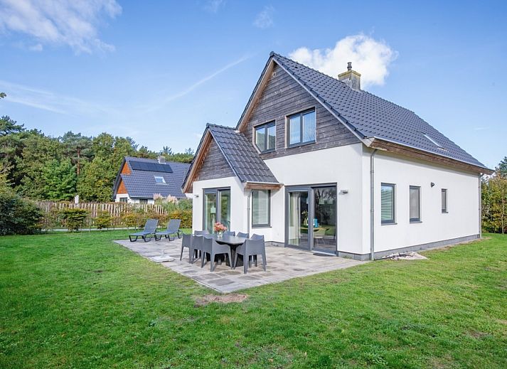 Bungalowpark 't Hoogelandt - Villa Bloem en Bos in De Dennen, Texel mit grossem Garten und Terrasse, ideal fuer einen entspannten Urlaub.