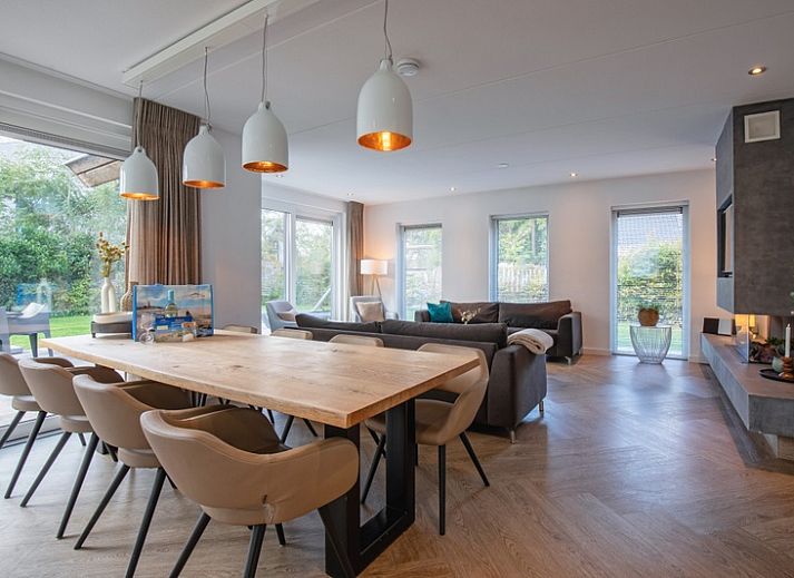 Bungalowpark 't Hoogelandt - Villa Bloem en Bos in De Dennen, Texel mit grossem Garten und Terrasse, ideal fuer einen entspannten Urlaub.