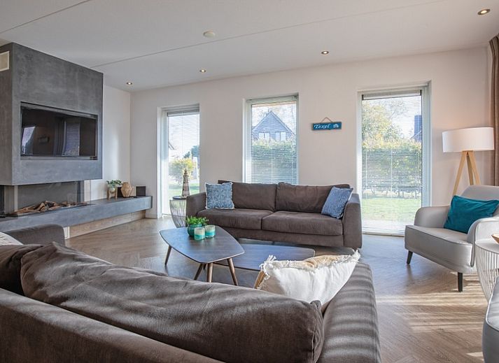 Bungalowpark 't Hoogelandt - Villa Menno in De Dennen, Texel, met ruime tuin en zonnig terras.