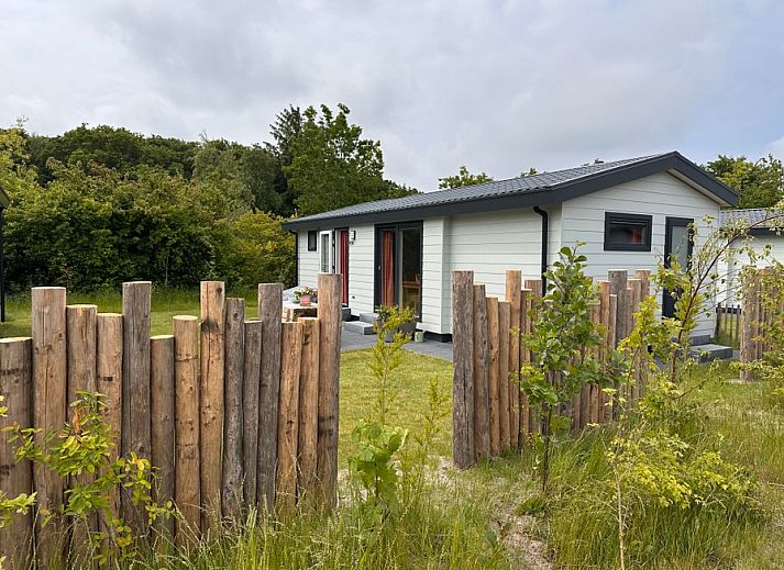 Vakantiepark de Bremakker - Bosveld 141, gemuetliches Ferienhaus in De Dennen, Texel mit eingezaeuntem Garten und gruener Umgebung.