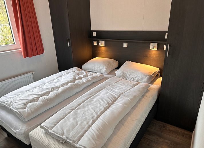 Ferienpark de Bremakker - Bosveld 141, charmantes Ferienhaus in De Dennen, Texel mit Terrasse und natuerlicher Umgebung.