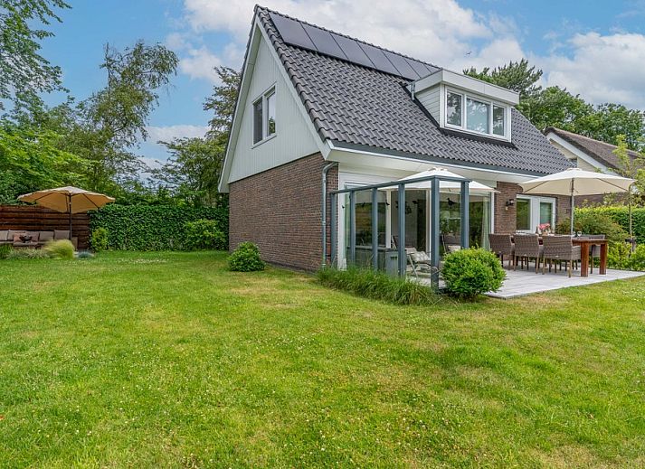 Landhaus Tempelierweg 23 in De Dennen, Texel mit grossem Garten und Terrasse, ideales Ferienhaus auf den Watteninseln.