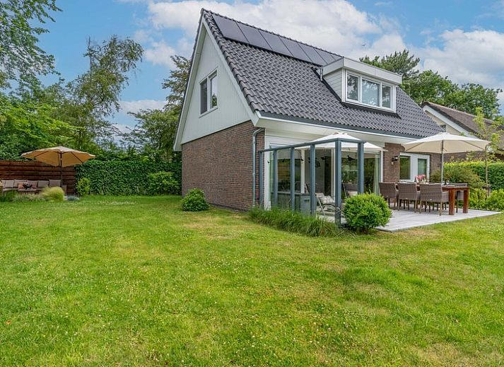 Landhaus Tempelierweg 23 in De Dennen, Texel mit grossem Garten und Terrasse, ideales Ferienhaus auf den Watteninseln.
