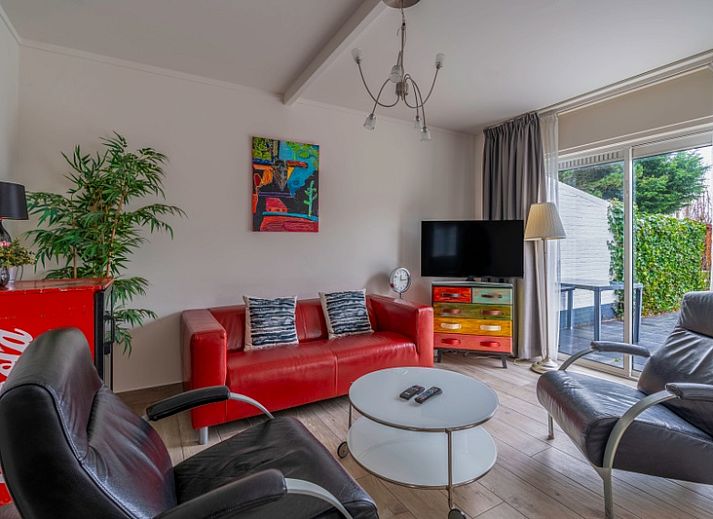 Ruim terras bij Bungalowpark 't Luwe Land, Texelfan, De Dennen, Texel. Geniet van de buitenlucht op het comfortabele terras van de vakantiewoning.