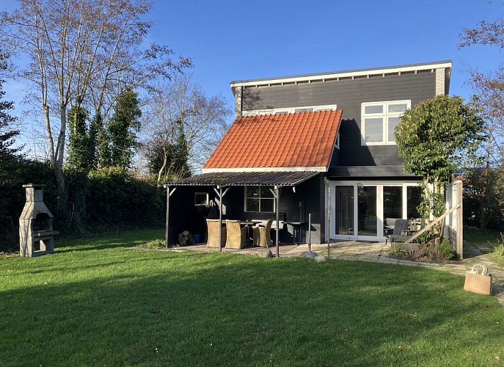 Bungalowpark Gortersmient - Blommenzee in De Dennen, Texel. Ruim vakantiehuis met zonnig terras en groene tuin.
