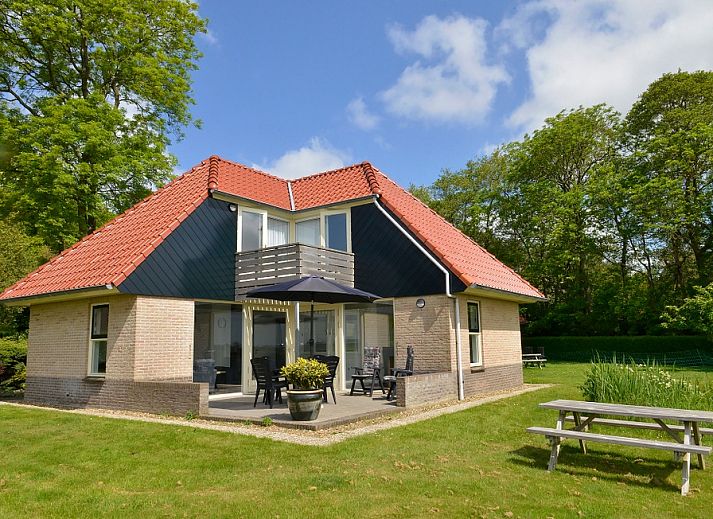 Ferienhaus De Mispel in De Dennen, Texel mit grossem Garten und Terrasse.