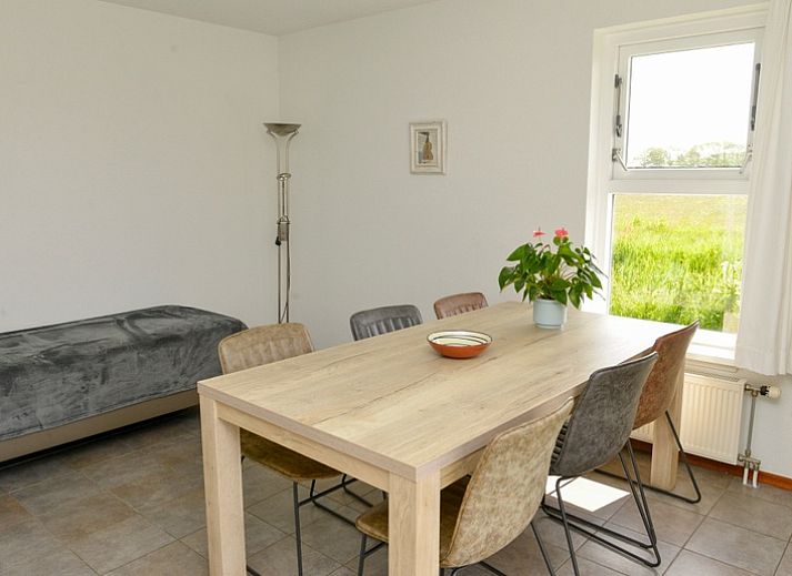 Ferienhaus De Mispel in De Dennen, Texel mit grossem Garten und Terrasse.
