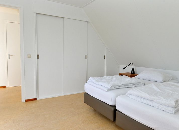 Helles Wohnzimmer im Ferienhaus De Mispel, De Dennen, Texel mit komfortabler Einrichtung.