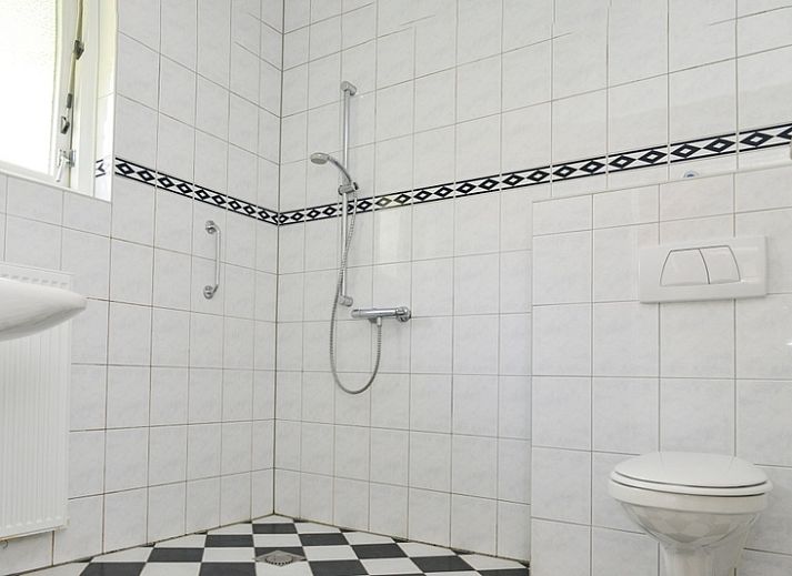 Helles Wohnzimmer im Ferienhaus De Mispel, De Dennen, Texel mit komfortabler Einrichtung.