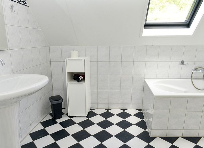 Helles Wohnzimmer im Ferienhaus De Mispel, De Dennen, Texel mit komfortabler Einrichtung.