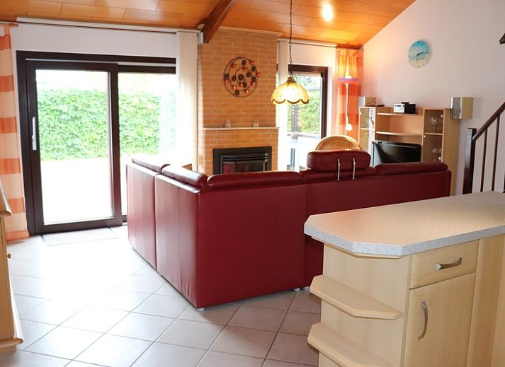 Gemuetliche Kueche und Essecke im Ferienhaus Gortersmient 300, De Dennen, Texel. Komfortables Ferienhaus mit modernen Annehmlichkeiten.