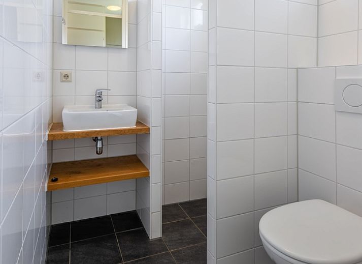 Familienaktivitaeten auf der Terrasse des Ferienhauses Typ 2 - 4 Personen in De Dennen, Texel.