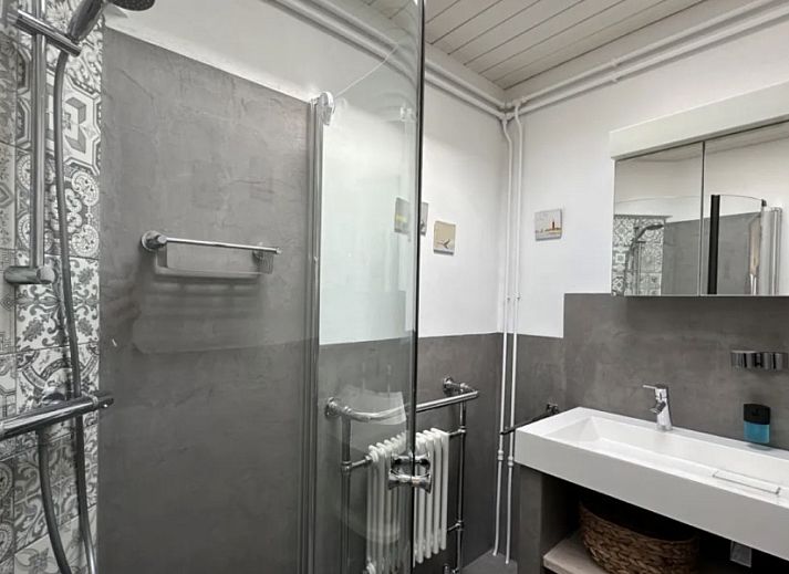 Luxe woonkamer van Texel Bungalow 257 in De Koog, Texel, met comfortabele zitplaatsen en een gezellige sfeer op de Waddeneilanden.