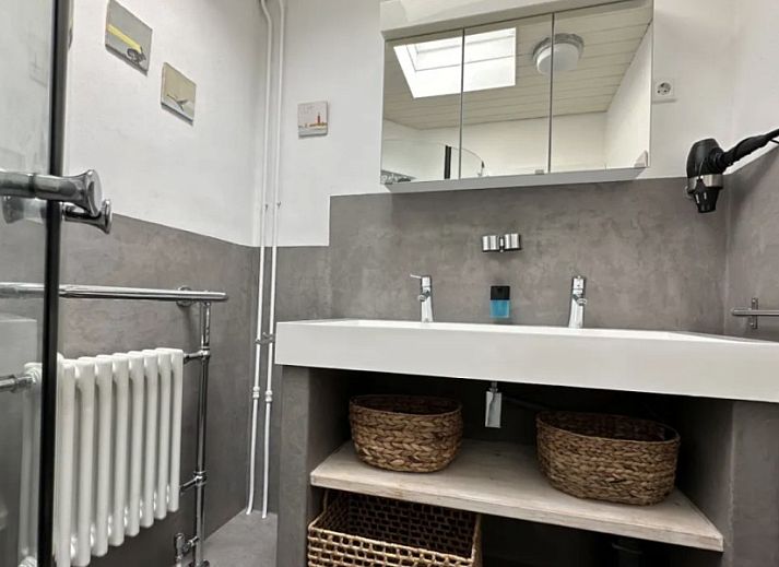 Luxe woonkamer van Texel Bungalow 257 in De Koog, Texel, met comfortabele zitplaatsen en een gezellige sfeer op de Waddeneilanden.