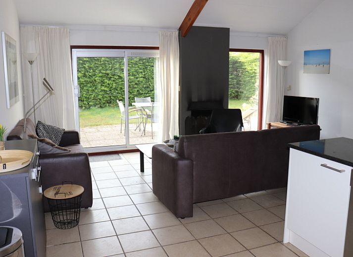 Offene Kueche und Essbereich im Ferienhaus Gortersmient 260, De Dennen, Texel, fuer einen komfortablen Aufenthalt.