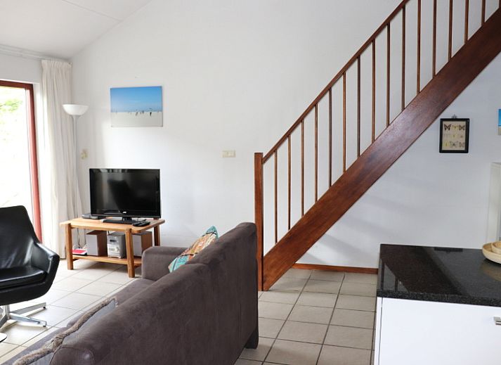 Offene Kueche und Essbereich im Ferienhaus Gortersmient 260, De Dennen, Texel, fuer einen komfortablen Aufenthalt.