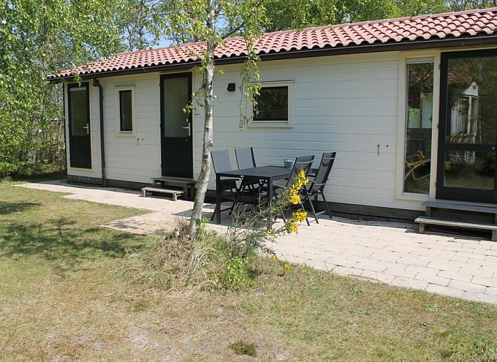 Vakantiepark de Bremakker's vakantiehuis Heitje 166 in De Dennen, Texel, met terras en omringd door natuur op de Waddeneilanden.