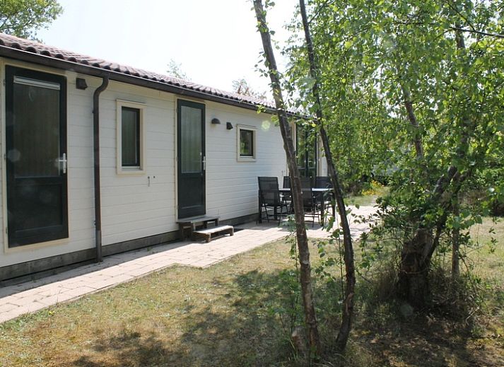 Vakantiepark de Bremakker's vakantiehuis Heitje 166 in De Dennen, Texel, met terras en omringd door natuur op de Waddeneilanden.