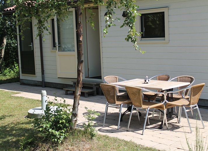 Vakantiepark de Bremakker's vakantiehuis Heitje 166 in De Dennen, Texel, met terras en omringd door natuur op de Waddeneilanden.