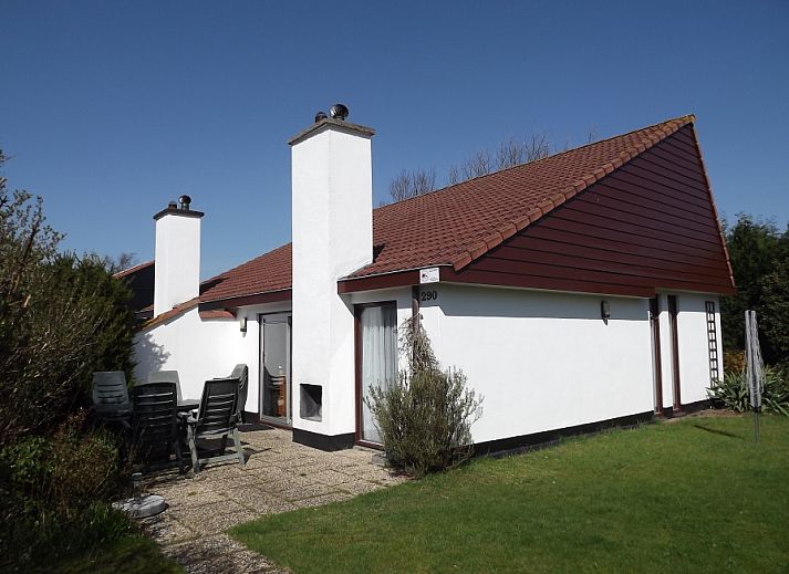 Vacation home Gortersmient 290 in De Dennen, Texel with sunny terrace and garden.