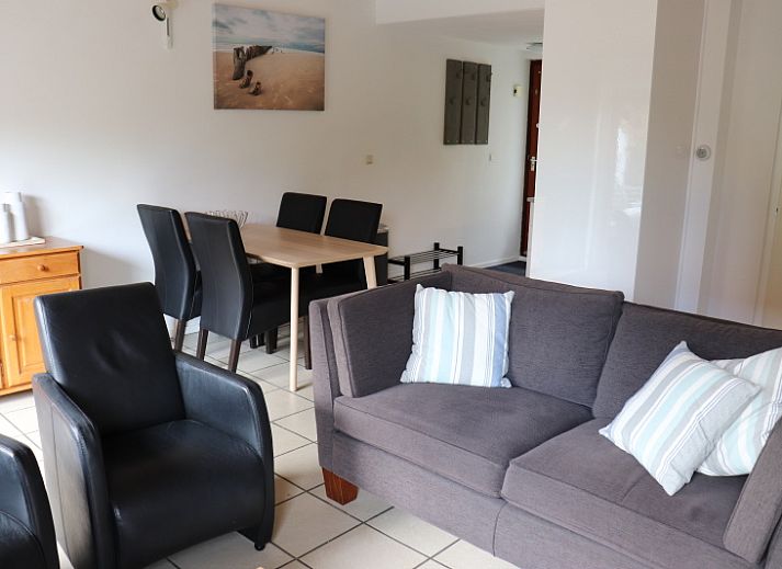 Dining and sitting area in Holiday home Gortersmient 290, De Dennen, Texel.