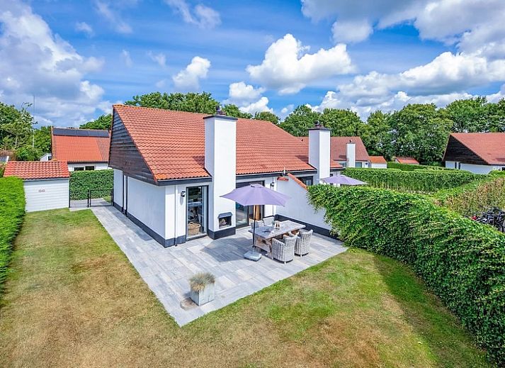 Vakantiehuis Gortersmient 302 met zonnig terras in De Dennen, Texel.