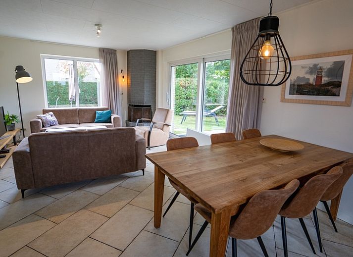 Vacation home 't Hoogelandt 134 in De Dennen, Texel with sunny terrace and green surroundings.