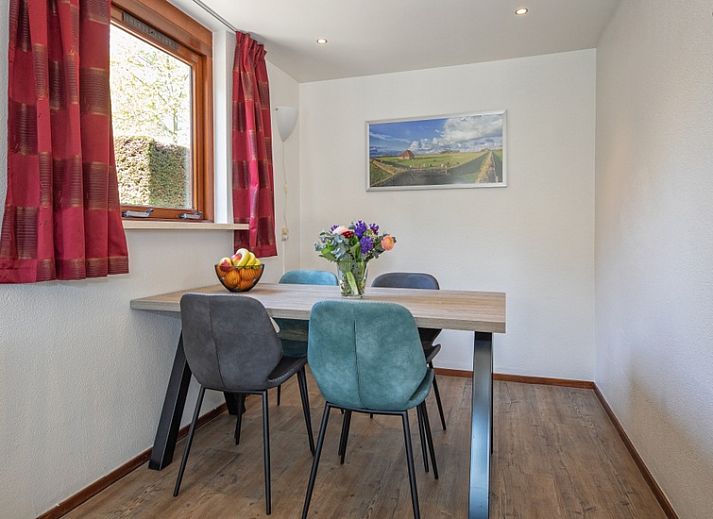 Vakantiehuis Gortersmient 328 in De Dennen, Texel met ruime buitenruimte en tuinmeubilair.