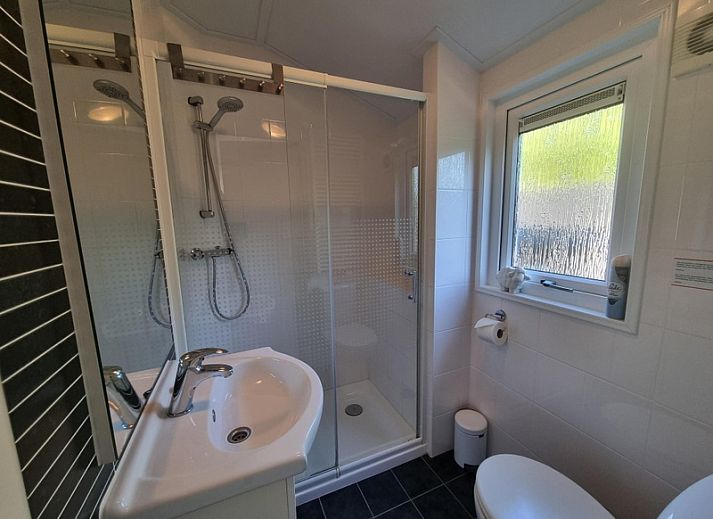 Charming vacation home Vakantiepark de Bremakker in De Dennen Texel with natural surroundings.