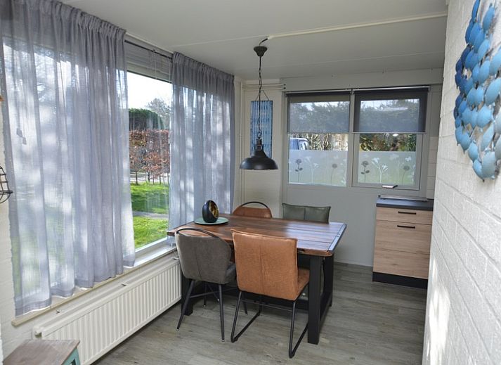 Gezellige woonkamer in Bungalow Verste Coogh 66, vakantiehuis in De Dennen, Texel.