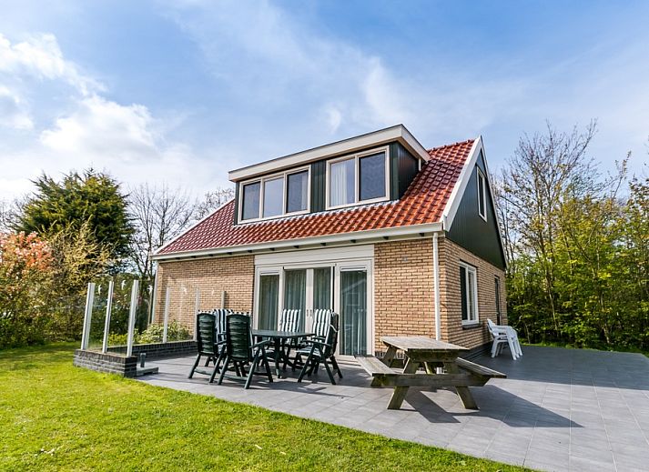 Ferienhaus de Parel 190 in De Dennen, Texel mit sonniger Terrasse und grossem Garten.