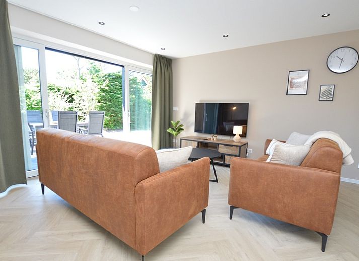 Der Bungalow 't Hoogelandt 58 in De Dennen, Texel, bietet einen grossen Garten und eine Terrasse inmitten der Natur.