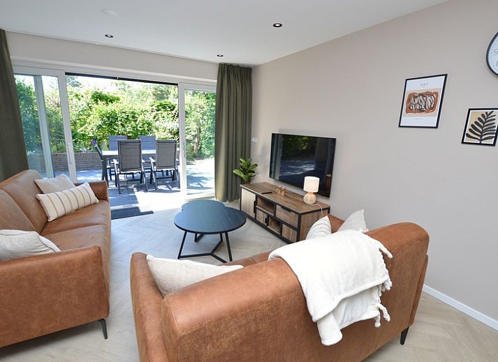 Der Bungalow 't Hoogelandt 58 in De Dennen, Texel, bietet einen grossen Garten und eine Terrasse inmitten der Natur.