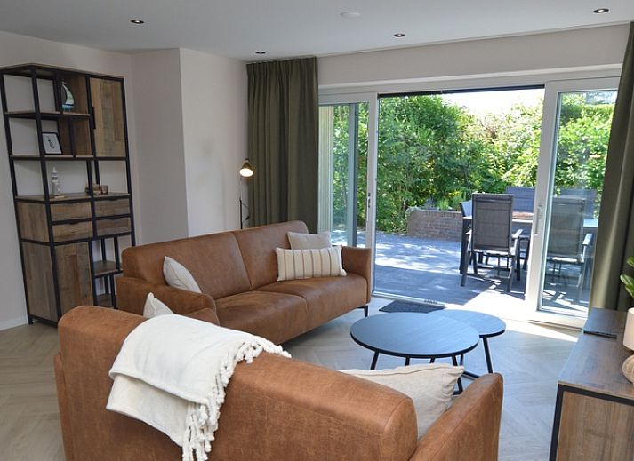 Der Bungalow 't Hoogelandt 58 in De Dennen, Texel, bietet einen grossen Garten und eine Terrasse inmitten der Natur.