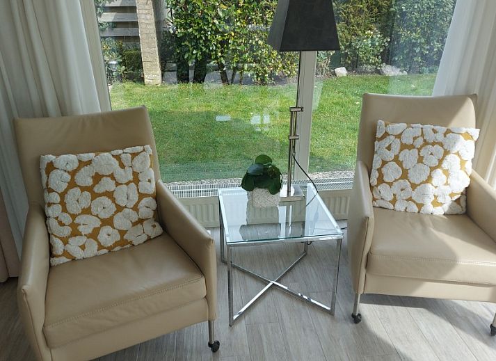 Ingang van Villata, Villapark Residentie Texel met tuinzicht in De Cocksdorp.