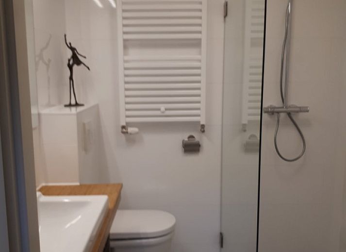 Ingang van Villata, Villapark Residentie Texel met tuinzicht in De Cocksdorp.