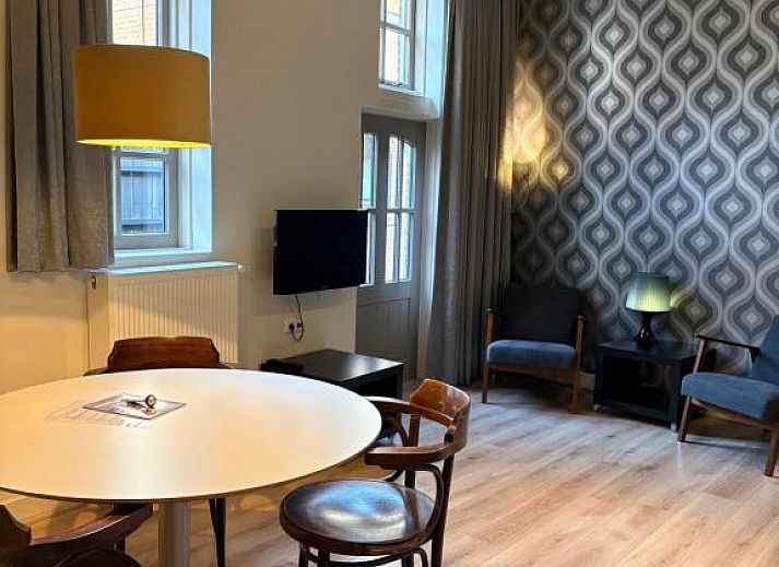 Komfortables Schlafzimmer in Stadslogement By Peek, Sneek, Friesland, mit moderner Einrichtung.