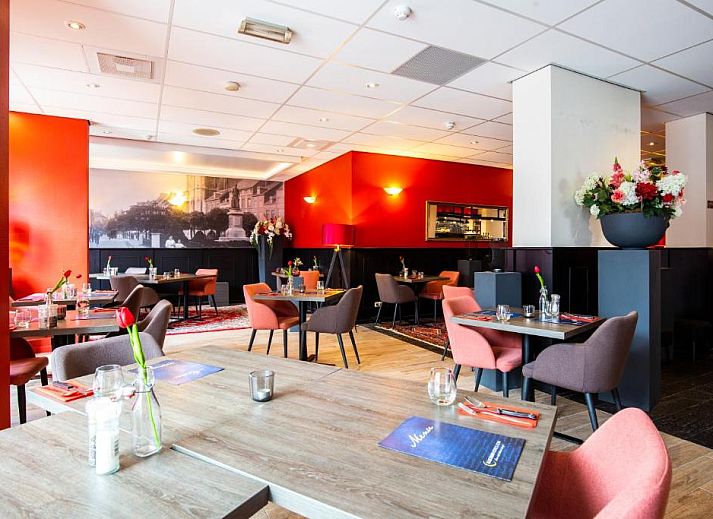 Modernes Badezimmer mit begehbarer Dusche im Bastion Hotel Maastricht Centrum, Ferienunterkunft in Suedlimburg.