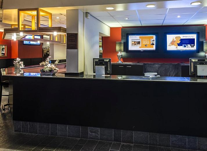 Modernes Badezimmer mit begehbarer Dusche im Bastion Hotel Maastricht Centrum, Ferienunterkunft in Suedlimburg.