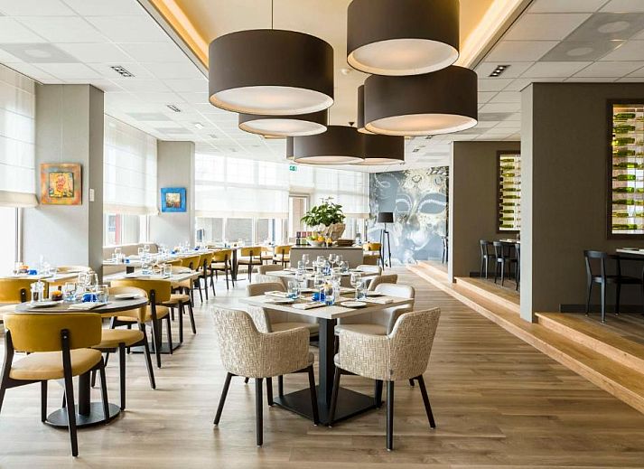 Luxury suite with sitting area and TV in NH Maastricht vacation apartment, South Limburg.