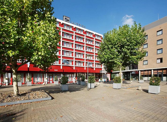 Cozy dining area in NH Maastricht vacation apartment, South Limburg.