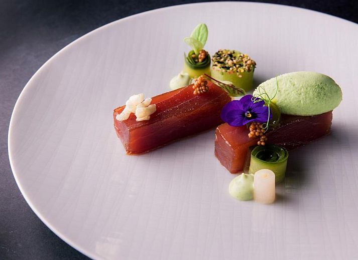 Stylish restaurant in Derlon Hotel Maastricht, vacation apartment in Maastricht, South Limburg, with atmospheric lighting.